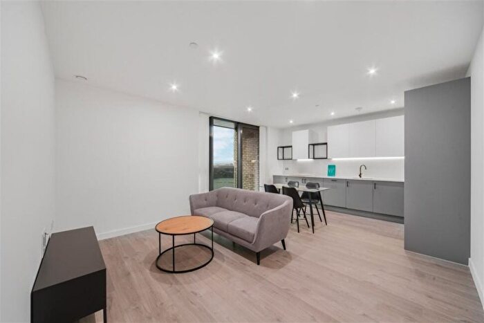 2 Bedroom Flat To Rent In Willowbrook House, Coster Avenue, N4