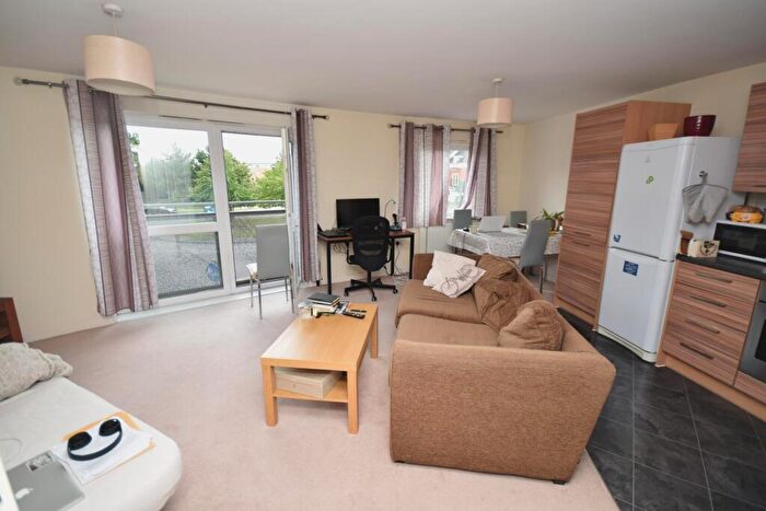 1 Bedroom Flat To Rent In Spectre Court, Hatfield, AL10