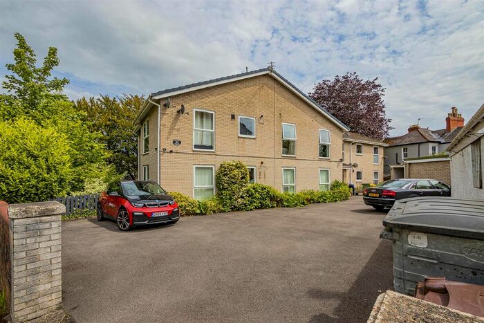 2 Bedroom Flat To Rent In The Avenue, Llandaff, Cardiff, CF5