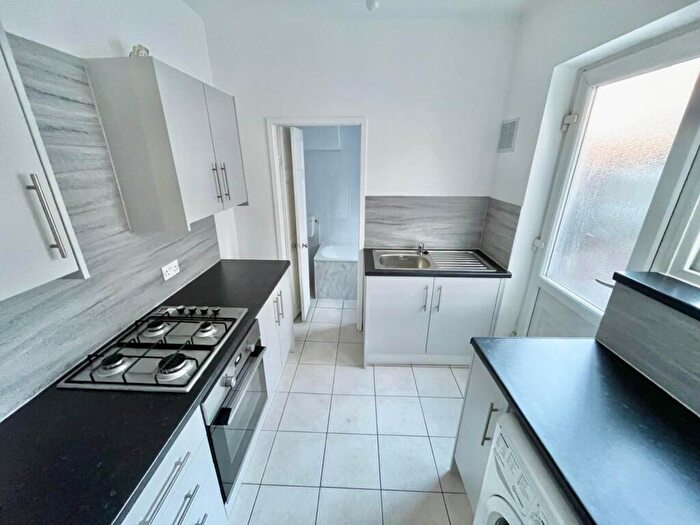 2 Bedroom Flat To Rent In Faraday Grove, Gateshead, NE8