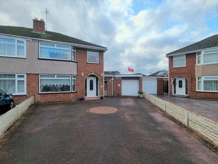3 Bedroom Semi-Detached House For Sale In Mosslands Close, Great Sutton, Ellesmere Port, Cheshire, CH66