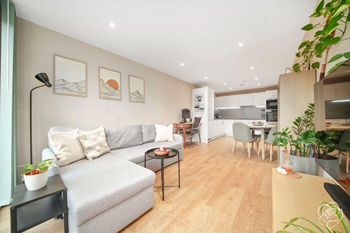 1 Bedroom Flat For Sale In Pavilions Court, Cooks Road, Stratford, E15