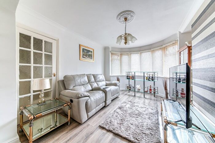 4 Bedroom Semi Detached House For Sale In Bigginwood Road, London, SW16
