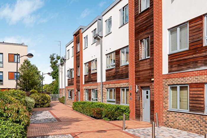 2 Bedroom Flat For Sale In The Waterfront, Hertford, SG14