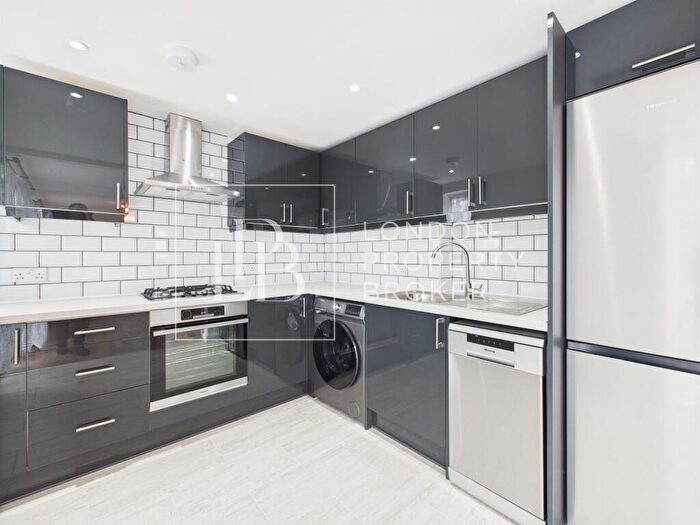 2 Bedroom Flat For Sale In Berengers Place, Neale Court Berengers Place, RM9