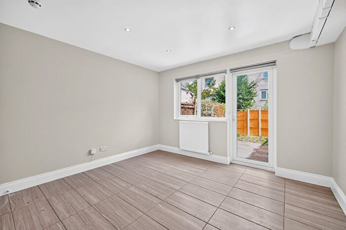 Studio To Rent In Craven Park Road, London, N15
