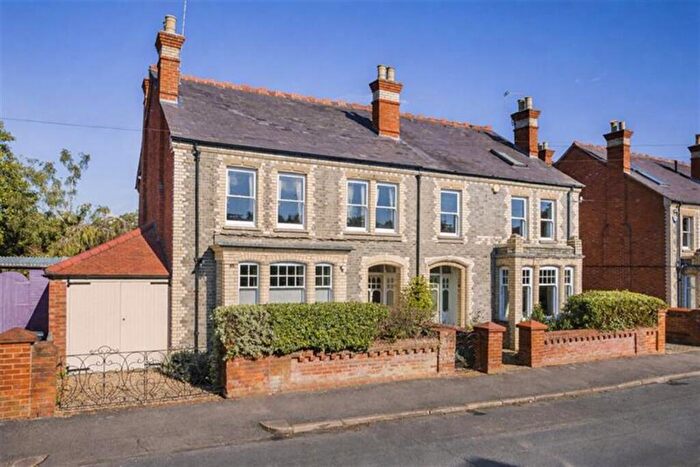 3 Bedroom Semi Detached House For Sale In Harrogate Road, Caversham Heights, Reading, RG4