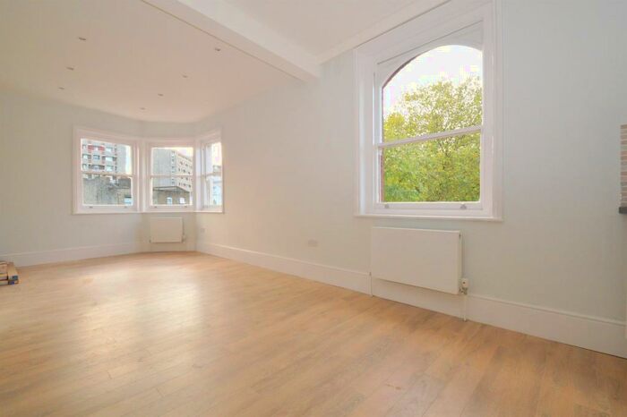 3 Bedroom Maisonette To Rent In Hackney Road, Shoreditch, E2
