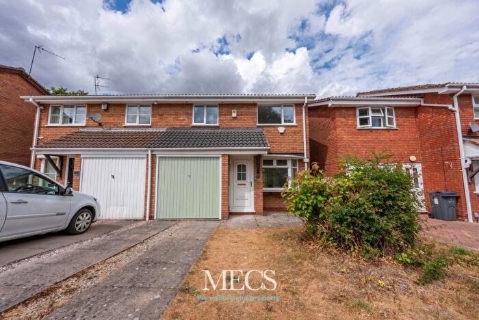 3 Bedroom Semi Detached House To Rent In , Stableford Close, Birmingham, B32