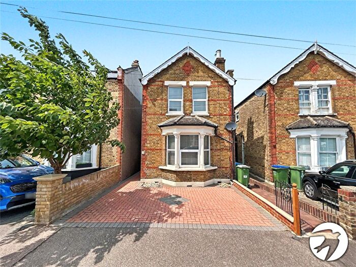2 Bedroom Semi Detached House For Sale In Clarence Crescent, Sidcup, Kent, DA14