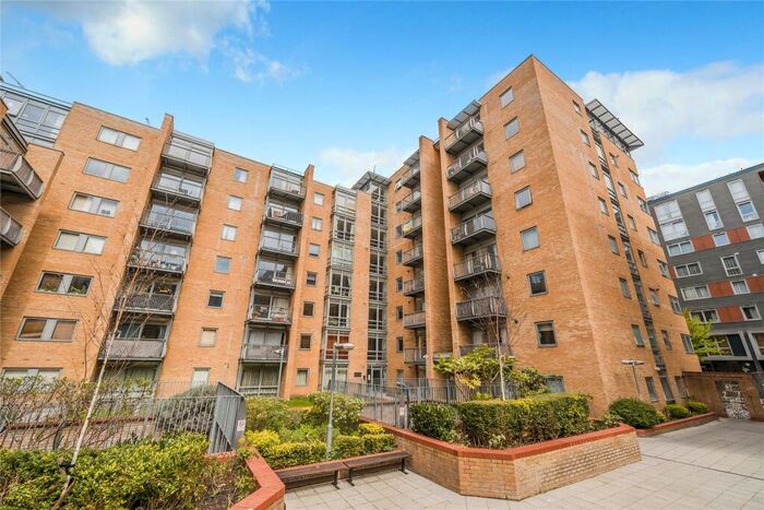2 Bedroom Flat For Sale In Cassilis Road, London, E14