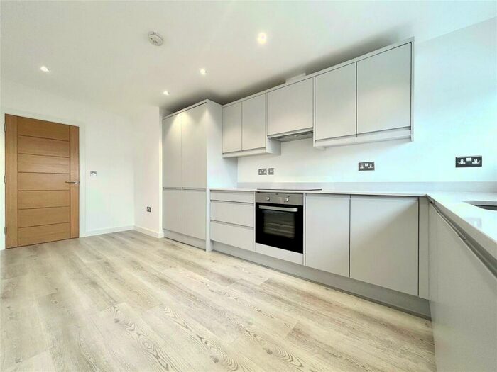 2 Bedroom Apartment To Rent In Parkview House, Oaklands Park, Wokingham, Berkshire, RG41