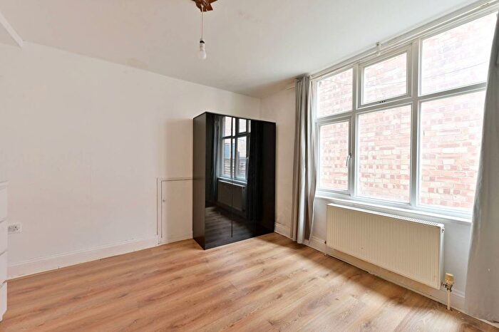1 Bedroom Flat To Rent In Durnsford Road, Southfields, London, SW19