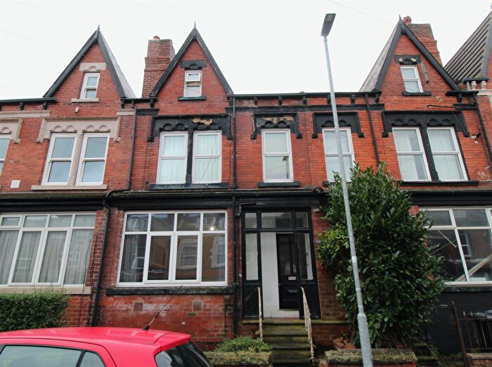 1 Bedroom Apartment To Rent In Roman Place, Leeds, LS8