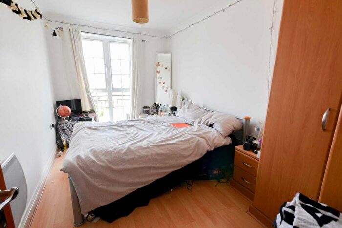 3 Bedroom Flat To Rent In Riverside House, Reading, Berkshire, RG1