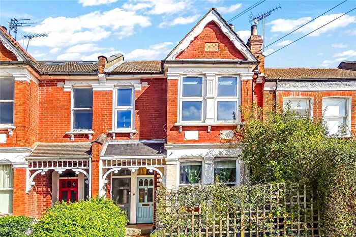 3 Bedroom Apartment For Sale In Crescent Road, London, N22