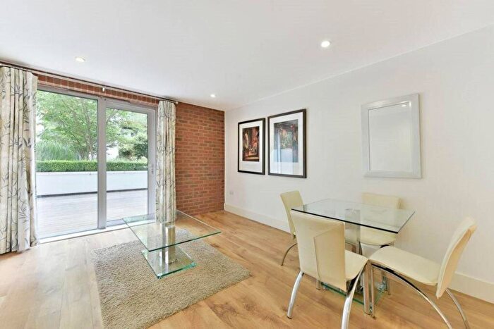 2 Bedroom Flat For Sale In Warehouse Court, Woolwich Riverside, London, SE18