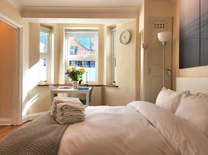 Studio To Rent In St. Thomas Road, Finsbury Park, London, N4