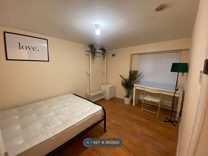 5 Bedroom Flat To Rent In Newcross Road, London, SE14