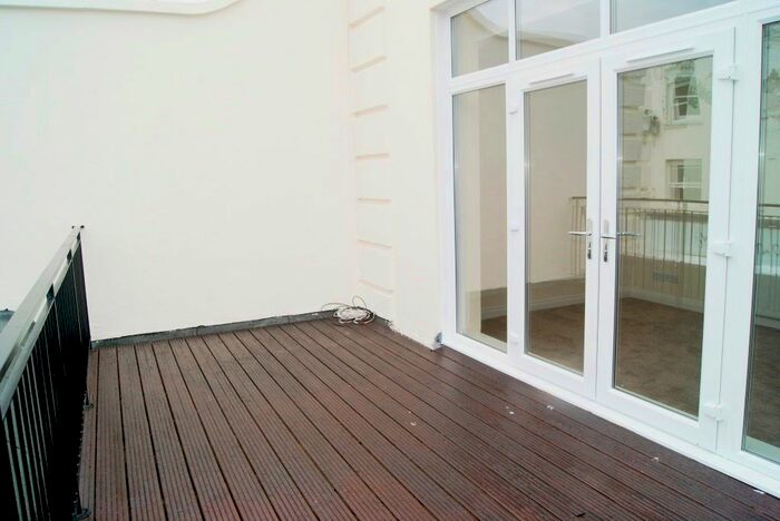 2 Bedroom Flat To Rent In High Street, Poole, BH15