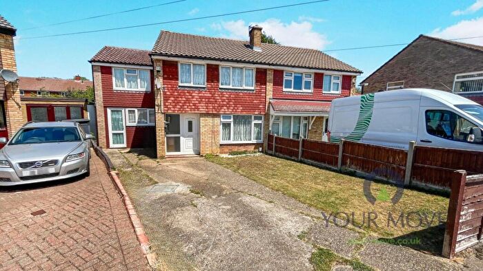 5 Bedroom Semi-Detached House For Sale In Cotswold Close, Bedford, Bedfordshire, MK41