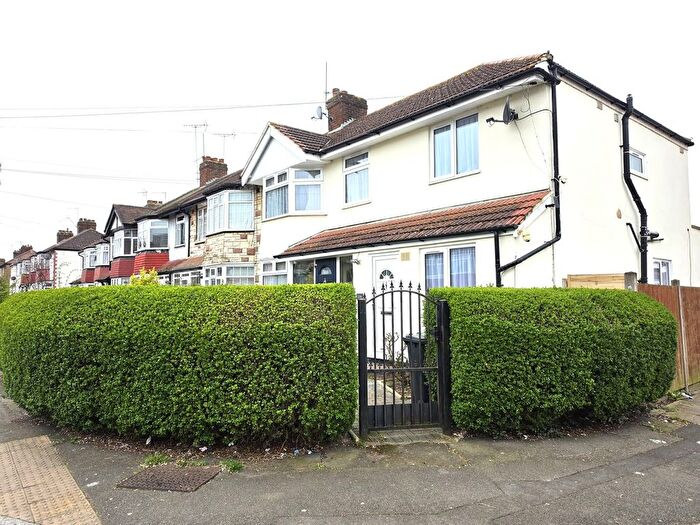 2 Bedroom Property To Rent In Federal Road, Perivale, Greenford, UB6