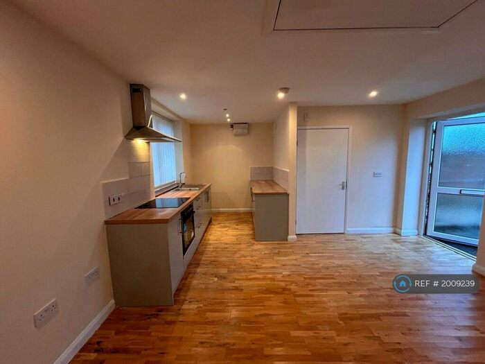 2 Bedroom Bungalow To Rent In Heath Road, Chesterfield, S42