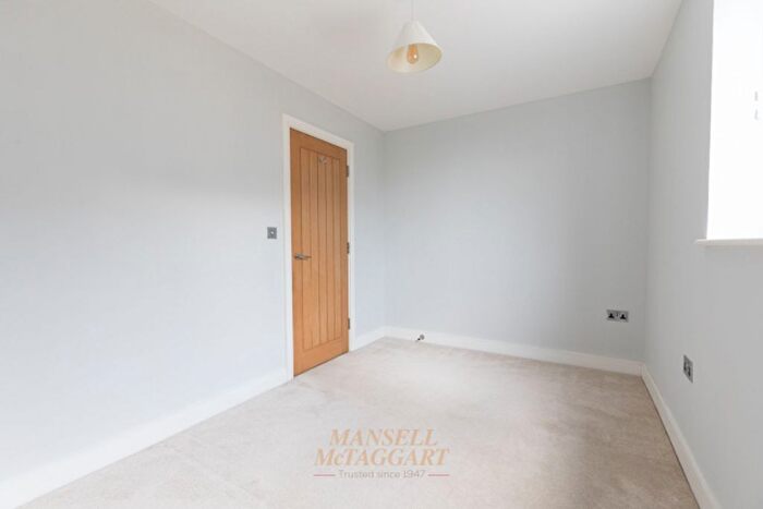 2 Bedroom Flat For Sale In Christopher Road, East Grinstead, RH19