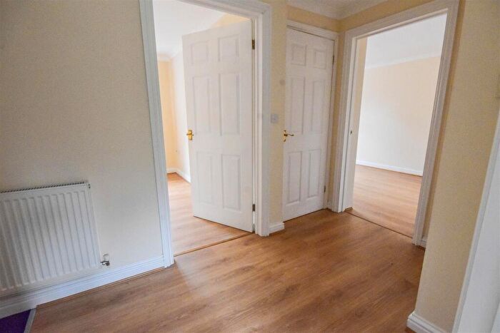 1 Bedroom Flat To Rent In High Street, Cam, GL11