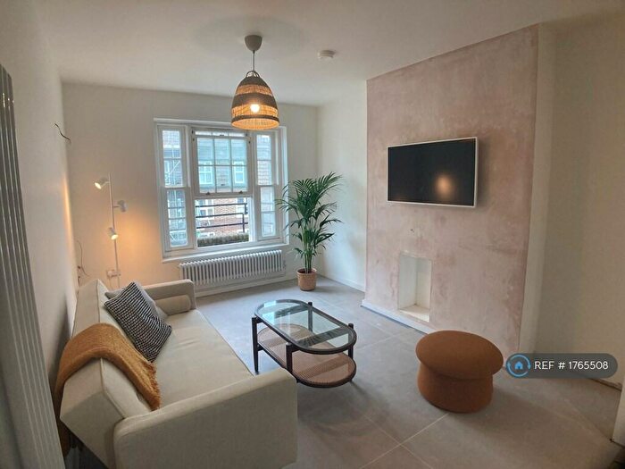 4 Bedroom Flat To Rent In Newburn Street, London, SE11