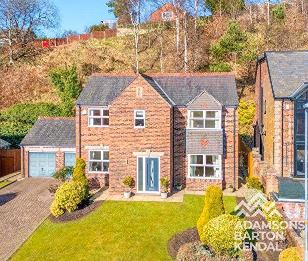 5 Bedroom Detached House For Sale In Millbrook Close, Shaw, Oldham, OL2