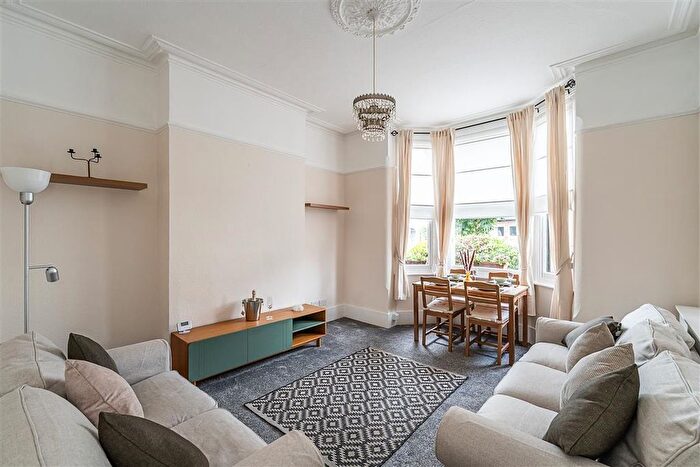 2 Bedroom Flat To Rent In Bickersteth Road, London, SW17