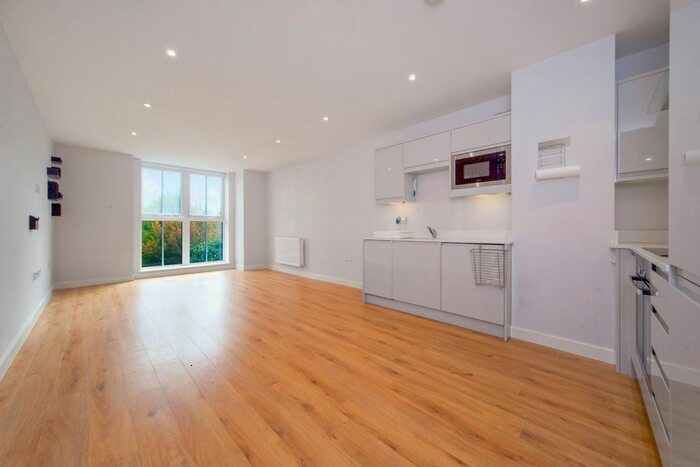 2 Bedroom Flat To Rent In Darkes Lane, Potters Bar EN6