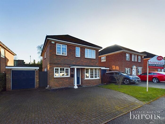 4 Bedroom Detached House For Sale In Wykeham Drive, Basingstoke, RG23