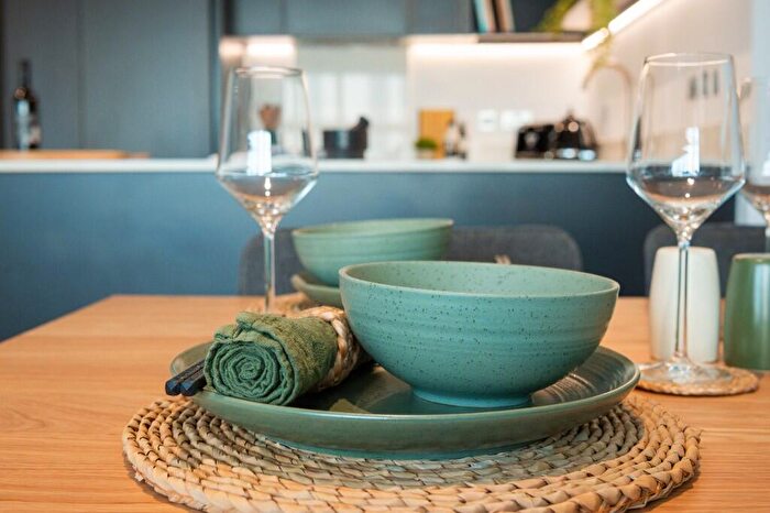 2 Bedroom Apartment To Rent In Lyon Queensway, Birmingham, B3