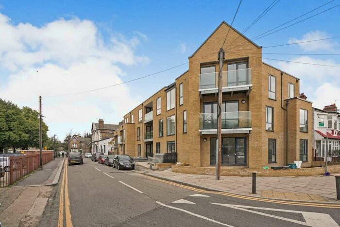 2 Bedroom Flat To Rent In Trulock Road, Tottenham, London, N17