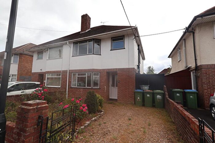 3 Bedroom Semi-Detached House For Sale In Brookwood Road, Southampton, SO16