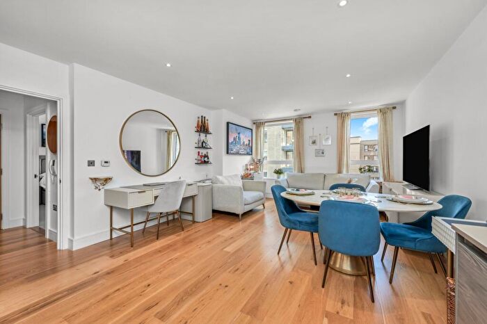 1 Bedroom Flat For Sale In Harbourside Court, Gullivers Walk, SE8