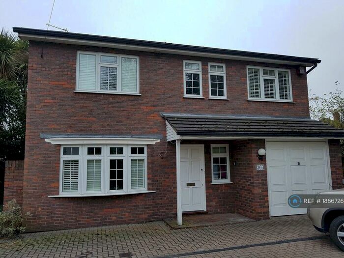 4 Bedroom Detached House To Rent In Bridge Road, Chertsey, KT16