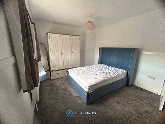 2 Bedroom Semi-Detached House To Rent In Ferndale Road, Oldbury, B68