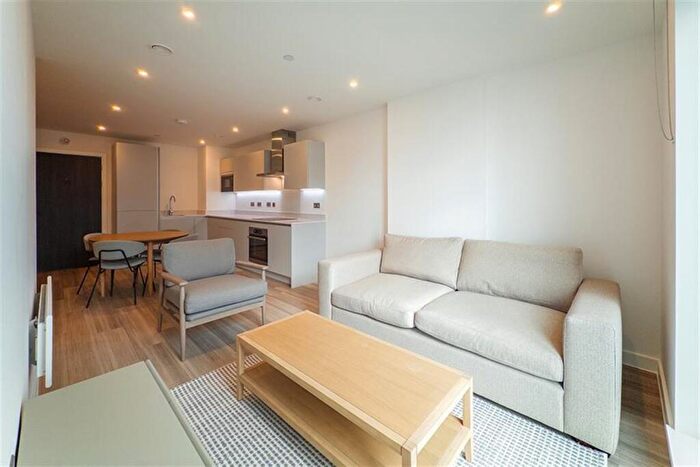 2 Bedroom Apartment To Rent In New Vic, M4