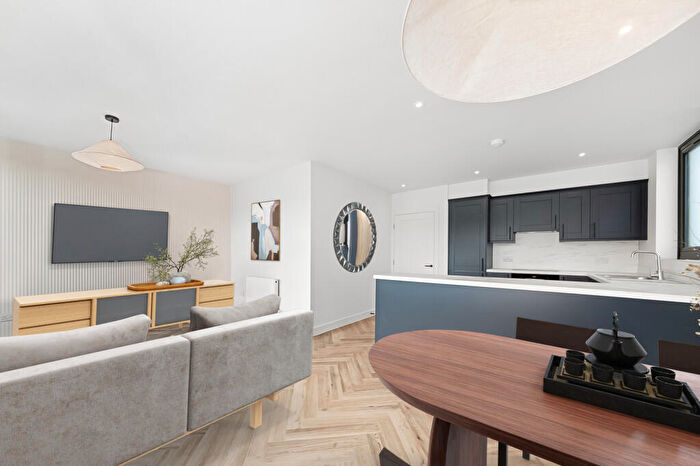 2 Bedroom Apartment To Rent In Underhill Road, London, SE22