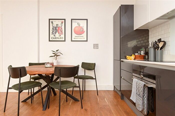 2 Bedroom Flat For Sale In Purley Rise, Purley, Surrey, CR8