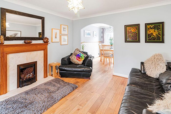 4 Bedroom Detached House For Sale In Owlthorpe Avenue, Mosborough, S20