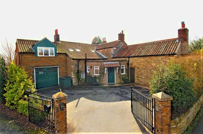 4 Bedroom Detached House For Sale In High Road, Barrowby, NG32