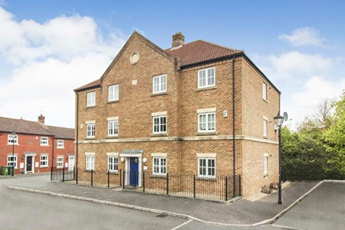 2 Bedroom Flat For Sale In Paddock Close, Aylesbury, HP19