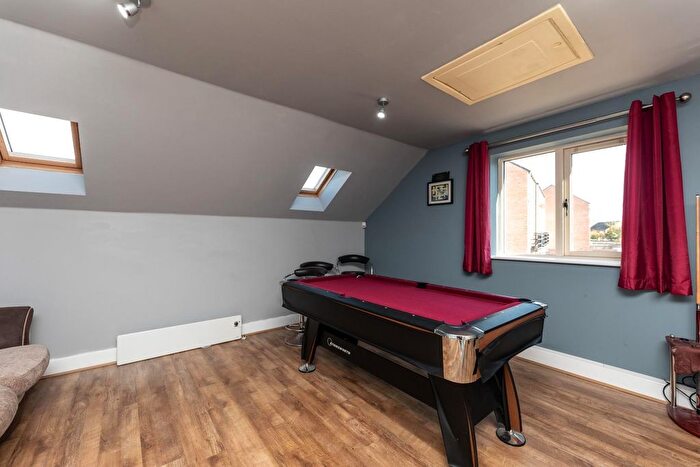 4 Bedroom End Terrace House For Sale In Beeston Way, Allerton Bywater, Castleford, WF10