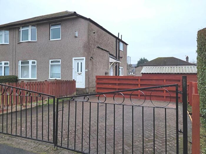 3 Bedroom Flat To Rent In Crofton Avenue, Glasgow, G44