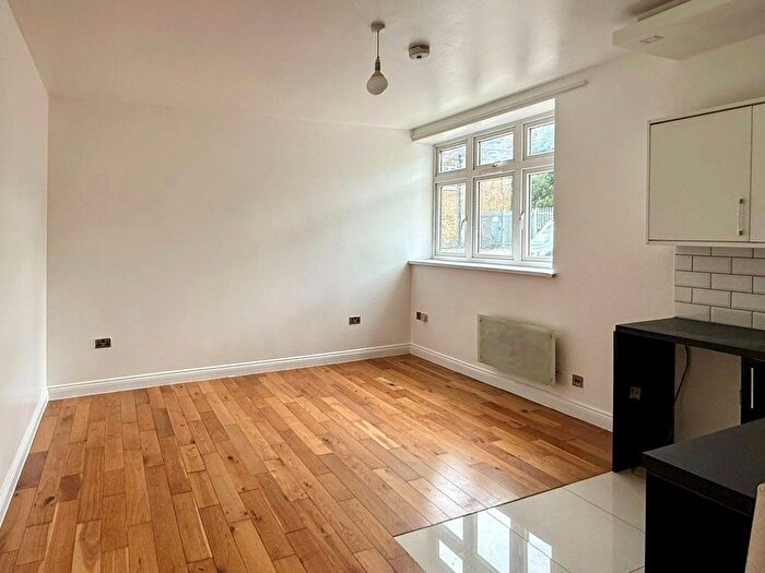 1 Bedroom Flat To Rent In Windmill Place, Southall, UB2