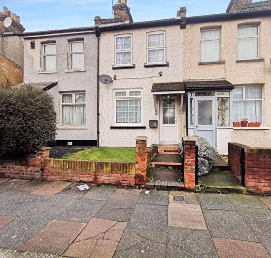 3 Bedroom Terraced House To Rent In London Road, Stone, Dartford, DA2
